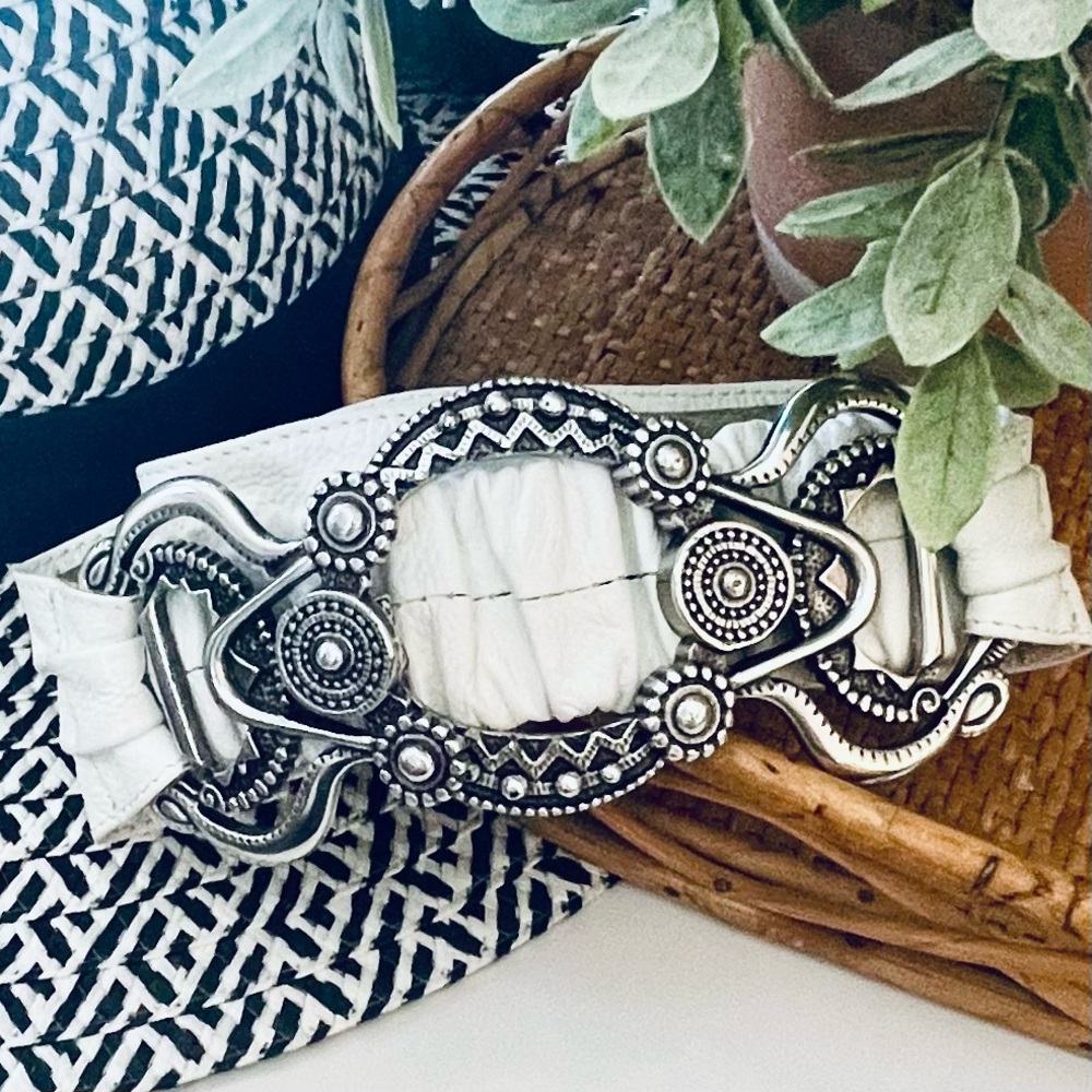 Gorgeous! Western Chico’s Boho Stretchy Aztec Mojave Style Elastic Belt White